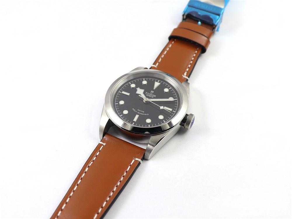LF Factory Tudor Black Bay 79540: Black Bay 41 mm V2 versiyonunun işçiliği nasıl? — 19. fotoğraf