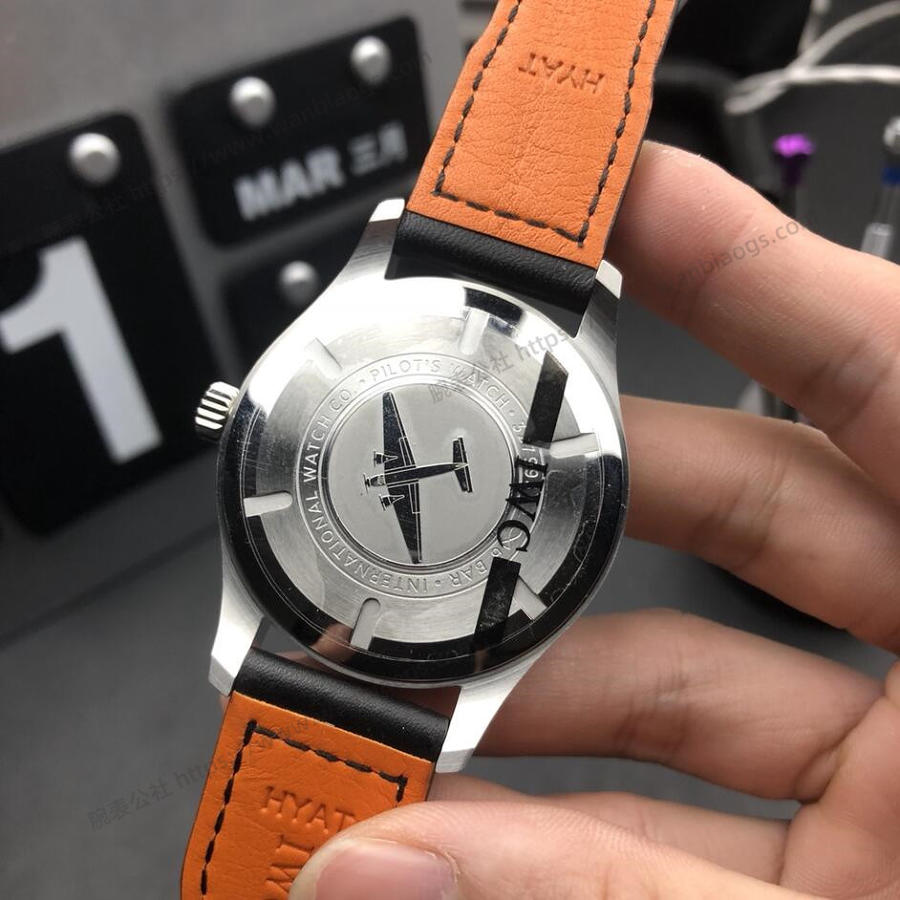 MKS Factory IWC Mark XVIII saatine yakından bakış — 5. fotoğraf