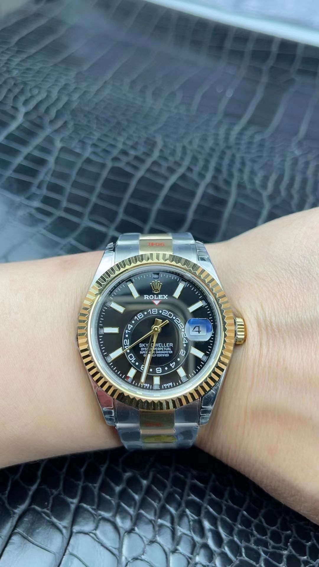 Replika Rolex Sky-Dweller İki Renk Siyah