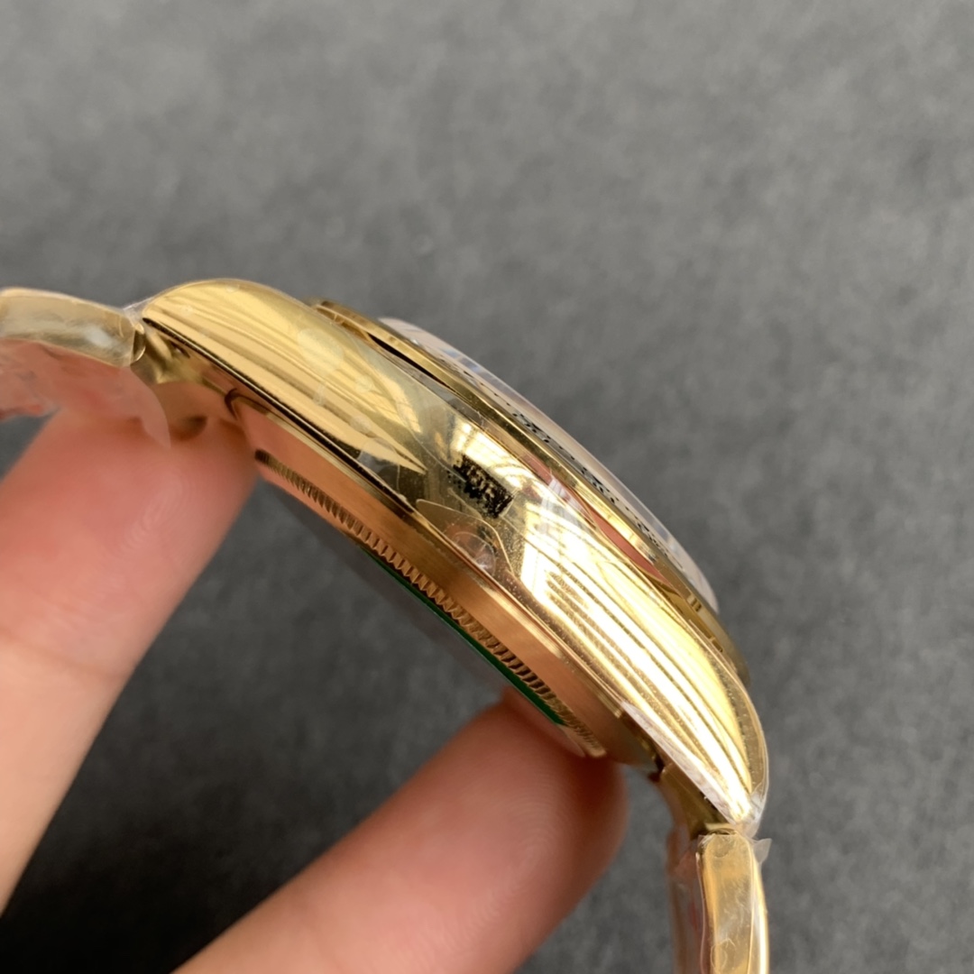 Noob Factory Replica Rolex Daytona Sarı Altın Yeşil Kadran ve Super Clone 4130 Mekanizmalı — 5. fotoğraf