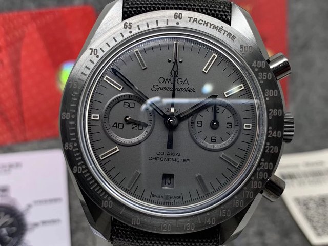 OM Factory Replica Omega Speedmaster Dark Side of the Moon “Black” Clone 9300 Mekanizmalı — 2. fotoğraf