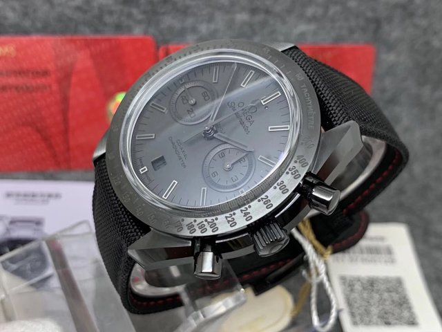 OM Factory Replica Omega Speedmaster Dark Side of the Moon “Black” Clone 9300 Mekanizmalı — 3. fotoğraf