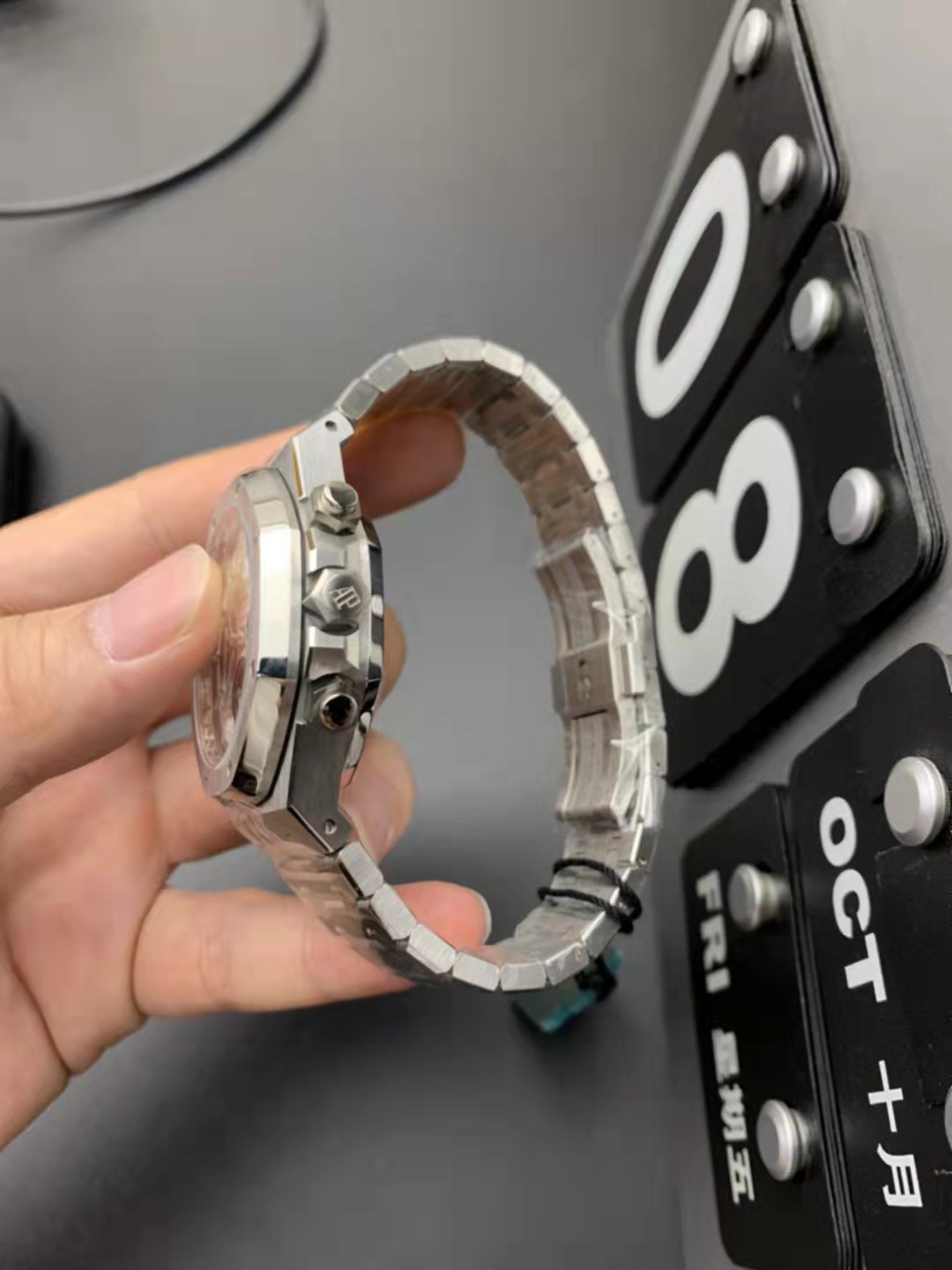 Audemars Piguet Royal Oak Kronograf Siyah Yardımcı Kadran-Kurma Kolu