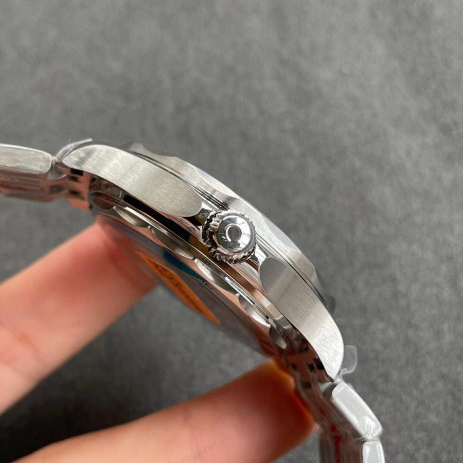 OR Factory Omega Seamaster 300 ile VS Factory karşılaştırması: Hangisi daha iyi? — 4. fotoğraf