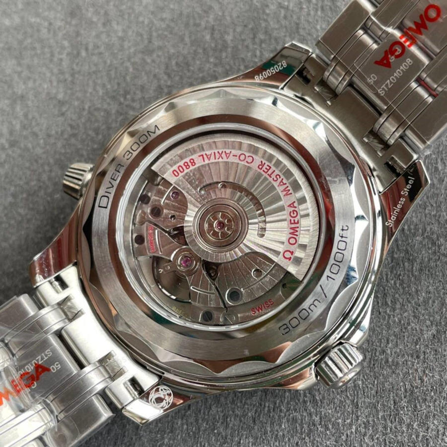 OR Factory Omega Seamaster 300 ile VS Factory karşılaştırması: Hangisi daha iyi? — 6. fotoğraf