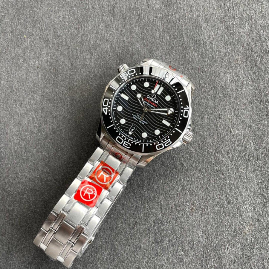 OR Factory Omega Seamaster 300 ile VS Factory karşılaştırması: Hangisi daha iyi? — 7. fotoğraf