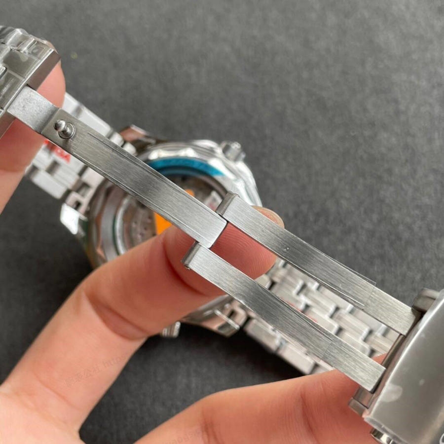 OR Factory Omega Seamaster 300 ile VS Factory karşılaştırması: Hangisi daha iyi? — 9. fotoğraf