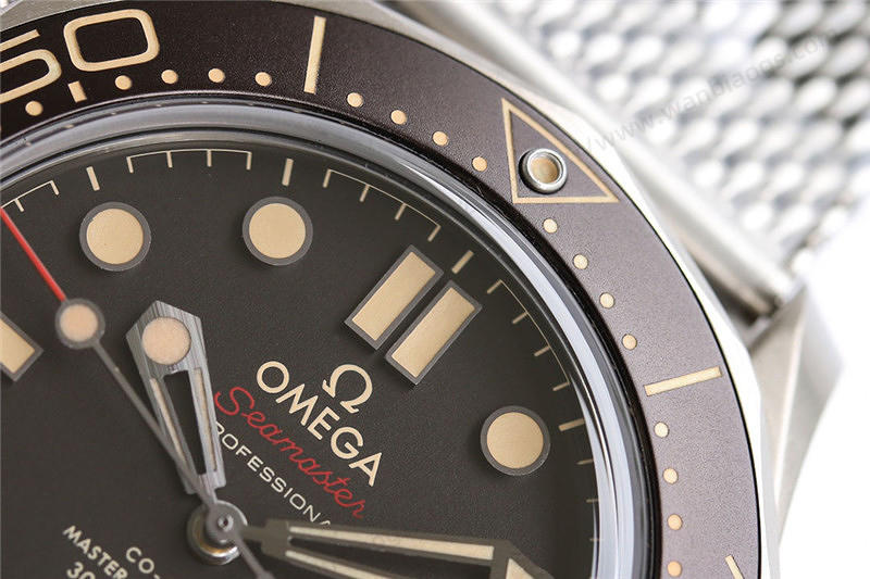 OR Factory Omega Seamaster 300 No Time to Die saat incelemesi — 4. fotoğraf