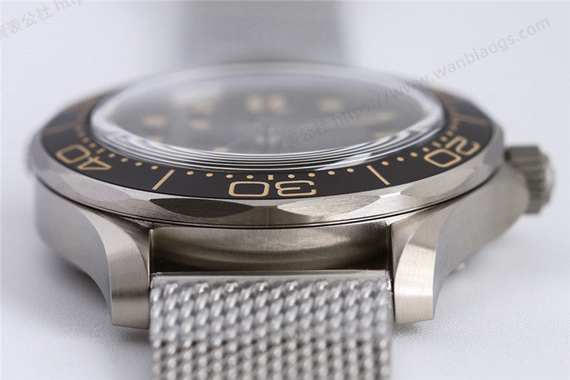 OR Factory Omega Seamaster 300 No Time to Die saat incelemesi — 5. fotoğraf