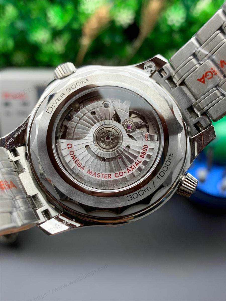 OR Factory Omega Seamaster 300M karşılaştırması VS Factory — 6. fotoğraf