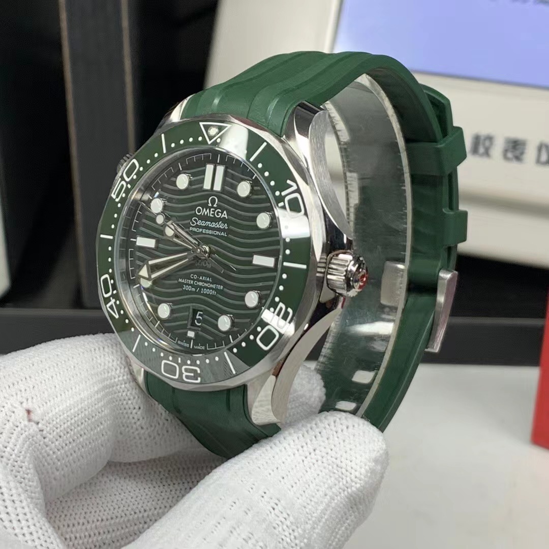 Omega Yeşil Seamaster Bezel