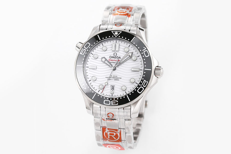 OR Factory Seamaster 300 (beyaz kadran) saati VS Factory ile kıyaslandığında nasıl — 2. fotoğraf