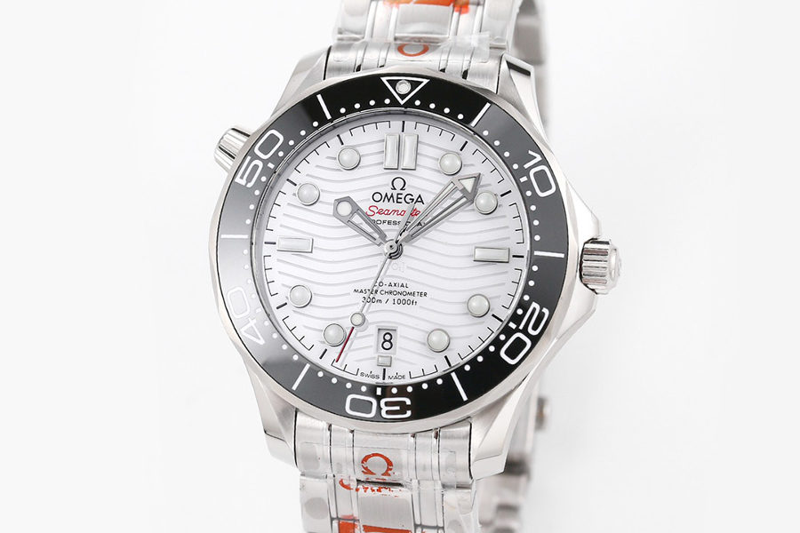 OR Factory Seamaster 300 (beyaz kadran) saati VS Factory ile kıyaslandığında nasıl — 3. fotoğraf
