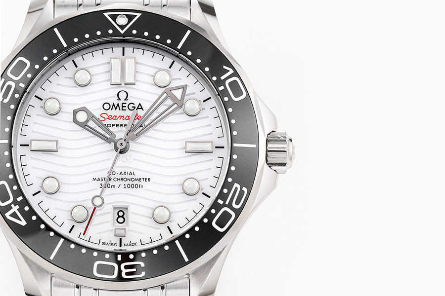 OR Factory Seamaster 300 (beyaz kadran) saati VS Factory ile kıyaslandığında nasıl — 5. fotoğraf