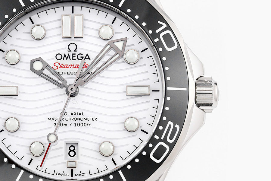 OR Factory Seamaster 300 (beyaz kadran) saati VS Factory ile kıyaslandığında nasıl — 6. fotoğraf