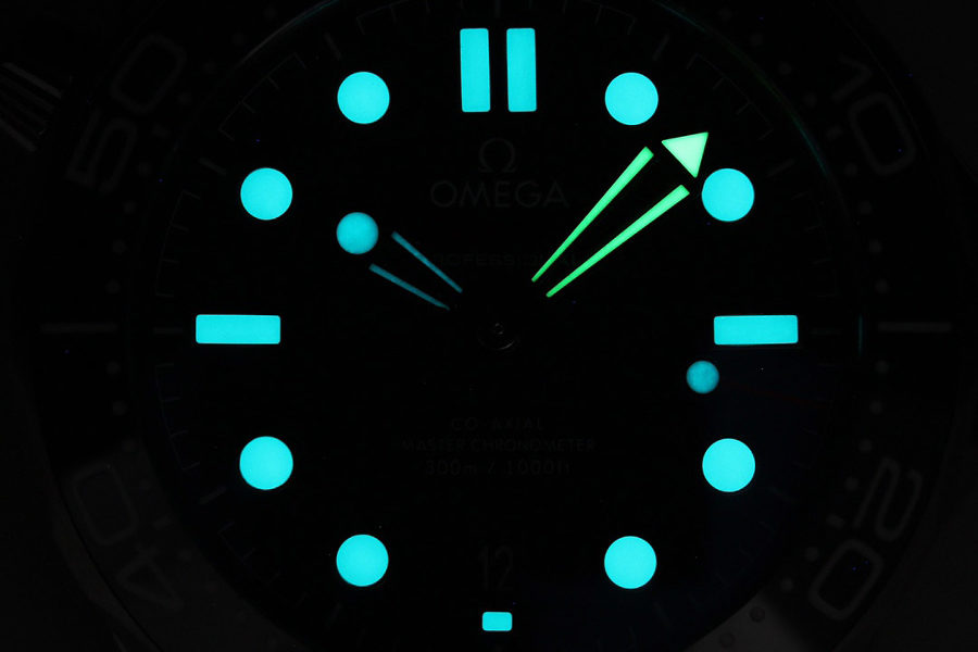 OR Factory Seamaster 300 (beyaz kadran) saati VS Factory ile kıyaslandığında nasıl — 8. fotoğraf