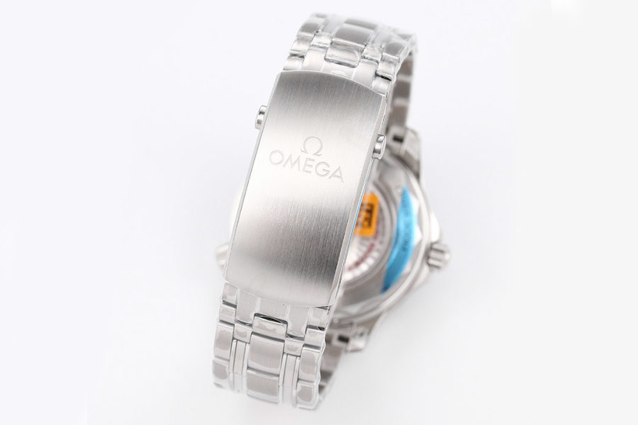 OR Factory Seamaster 300 (beyaz kadran) saati VS Factory ile kıyaslandığında nasıl — 11. fotoğraf
