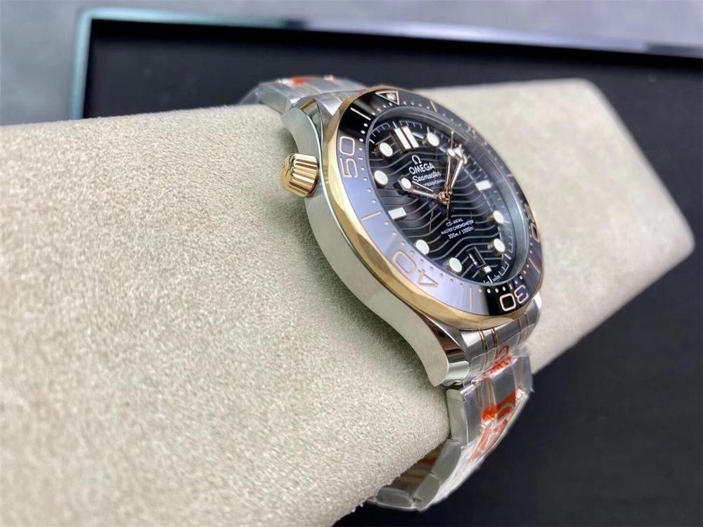 OR Factory Seamaster 300 çift renkli roze altın siyah kadran ile GF Factory arasındaki ilişki ne? — 6. fotoğraf