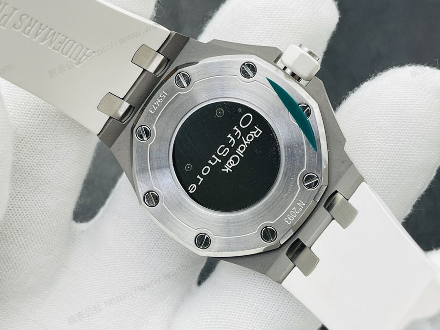 orijinal kalıp kalitesinde Audemars Piguet AP67540 Royal Oak Offshore serisi 37 MM kuvars kadın saati (gümüş renk) incelemesi — 5. fotoğraf