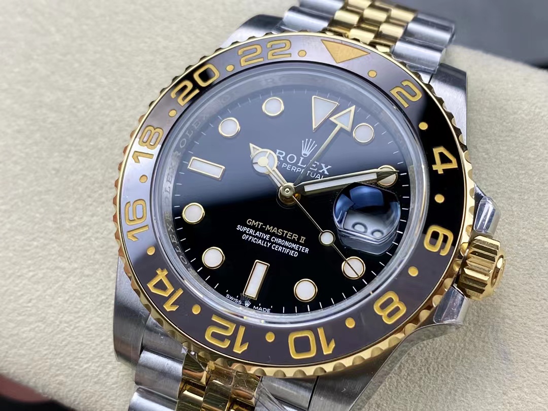 Rolex GMT-Master II 126713GRNR Cam