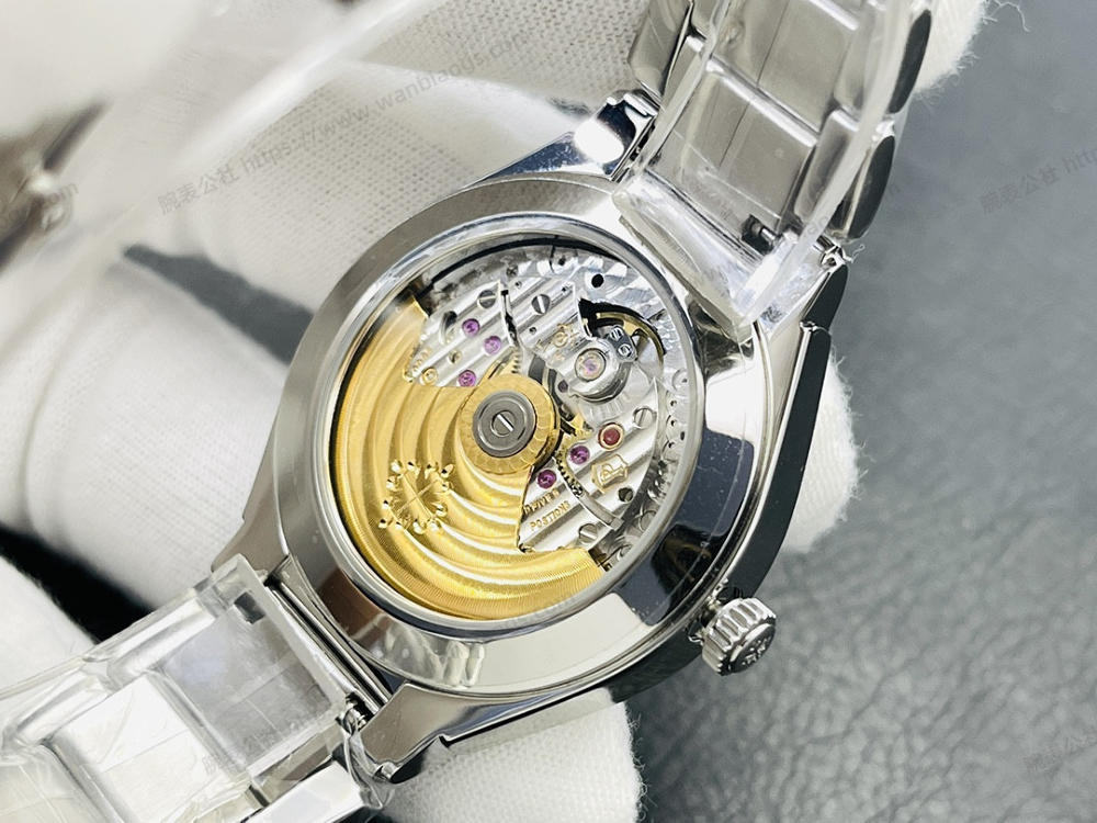PPF Factory Patek Philippe Twenty~4 serisi 7300 göz kamaştıran şıklığıyla sahnede — 5. fotoğraf