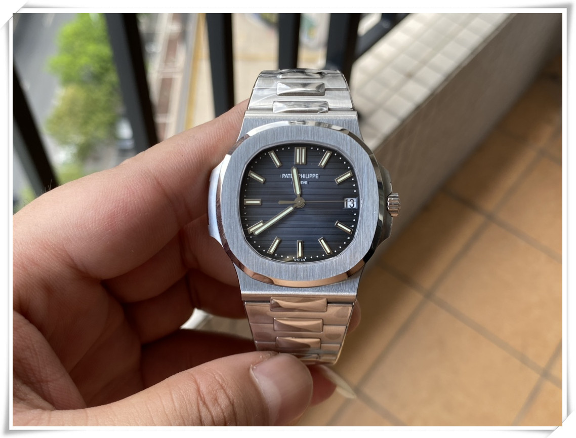 PPF Factory v4 sürümü Patek Philippe Nautilus 5711 replika saat gerçek çekim incelemesi — 1. fotoğraf