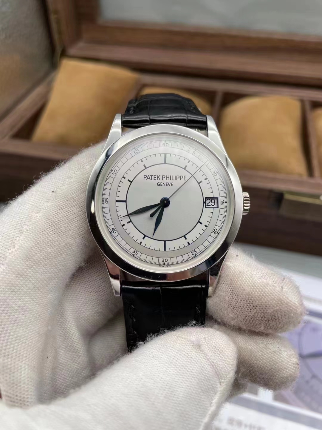 Replika Patek Philippe Calatrava 5296R Rose Gold Saat — 10. fotoğraf