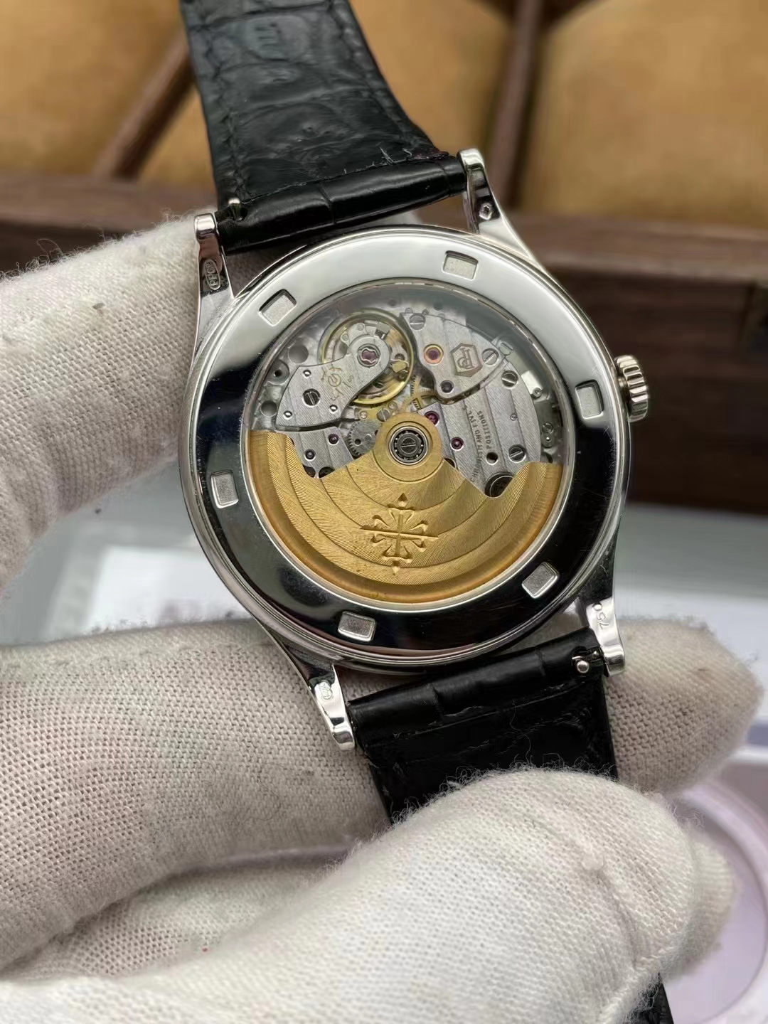Replika Patek Philippe Calatrava 5296R Rose Gold Saat — 15. fotoğraf