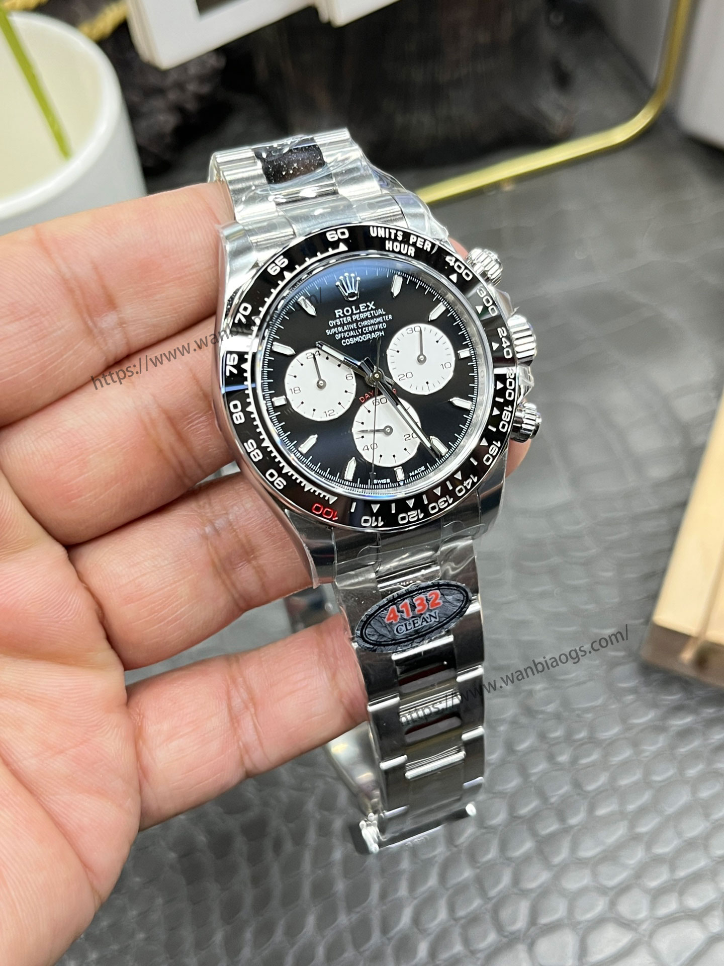Rolex Daytona 4131 mekanizmalı yeni model: Clean ile orijinalin doğal ışık altında derinlemesine karşılaştırması — 3. fotoğraf