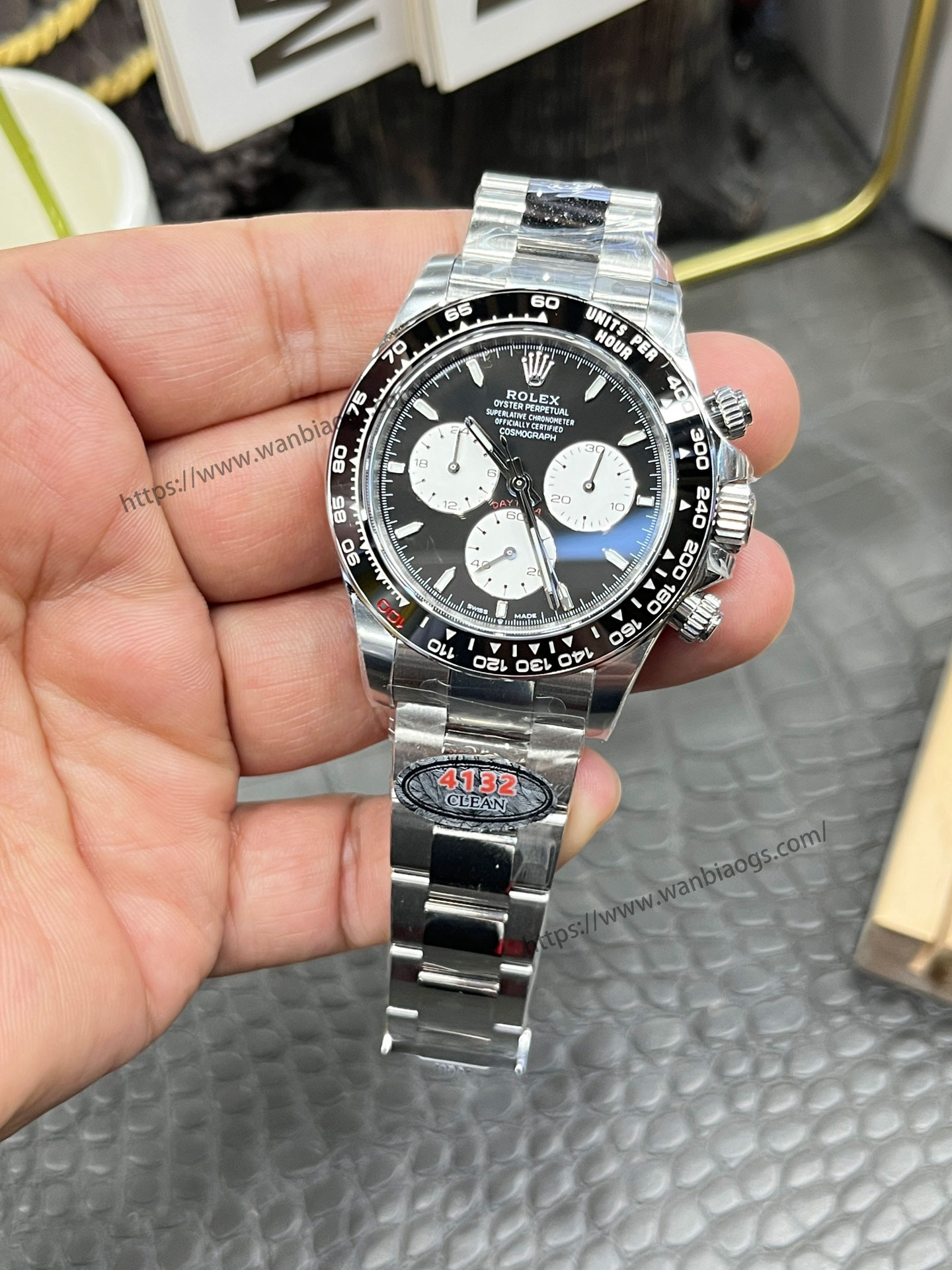 Rolex Daytona 4131 mekanizmalı yeni model: Clean ile orijinalin doğal ışık altında derinlemesine karşılaştırması — 4. fotoğraf