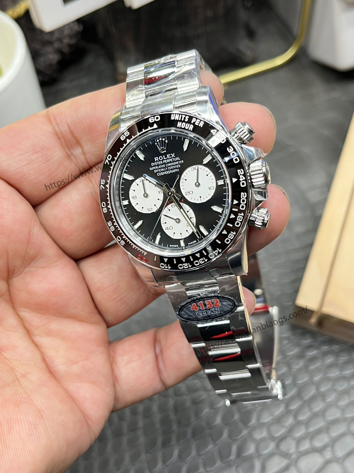 Rolex Daytona 4131 mekanizmalı yeni model: Clean ile orijinalin doğal ışık altında derinlemesine karşılaştırması — 5. fotoğraf