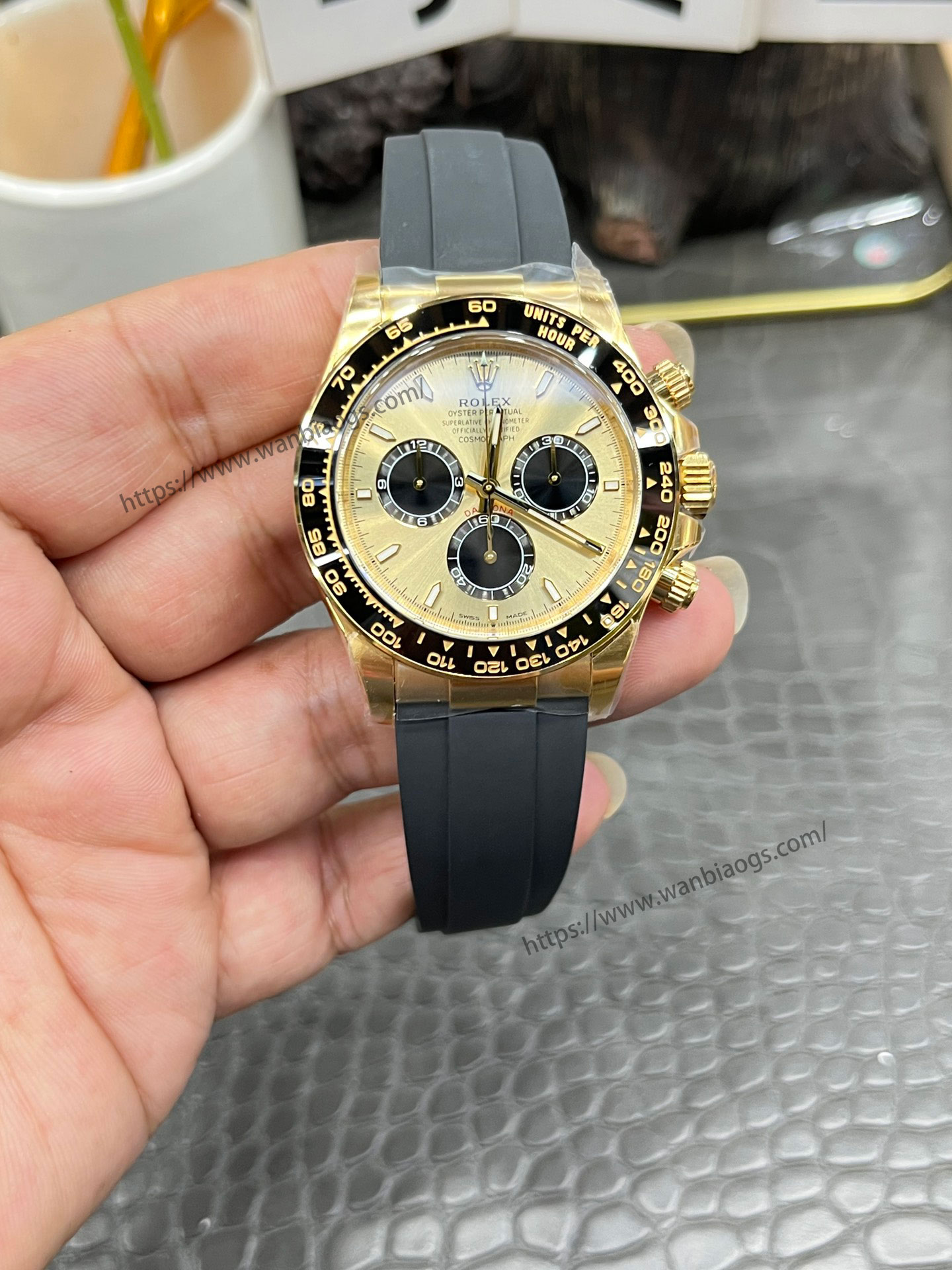 Rolex Daytona 4131 mekanizmalı yeni model: Clean ile orijinalin doğal ışık altında derinlemesine karşılaştırması — 9. fotoğraf