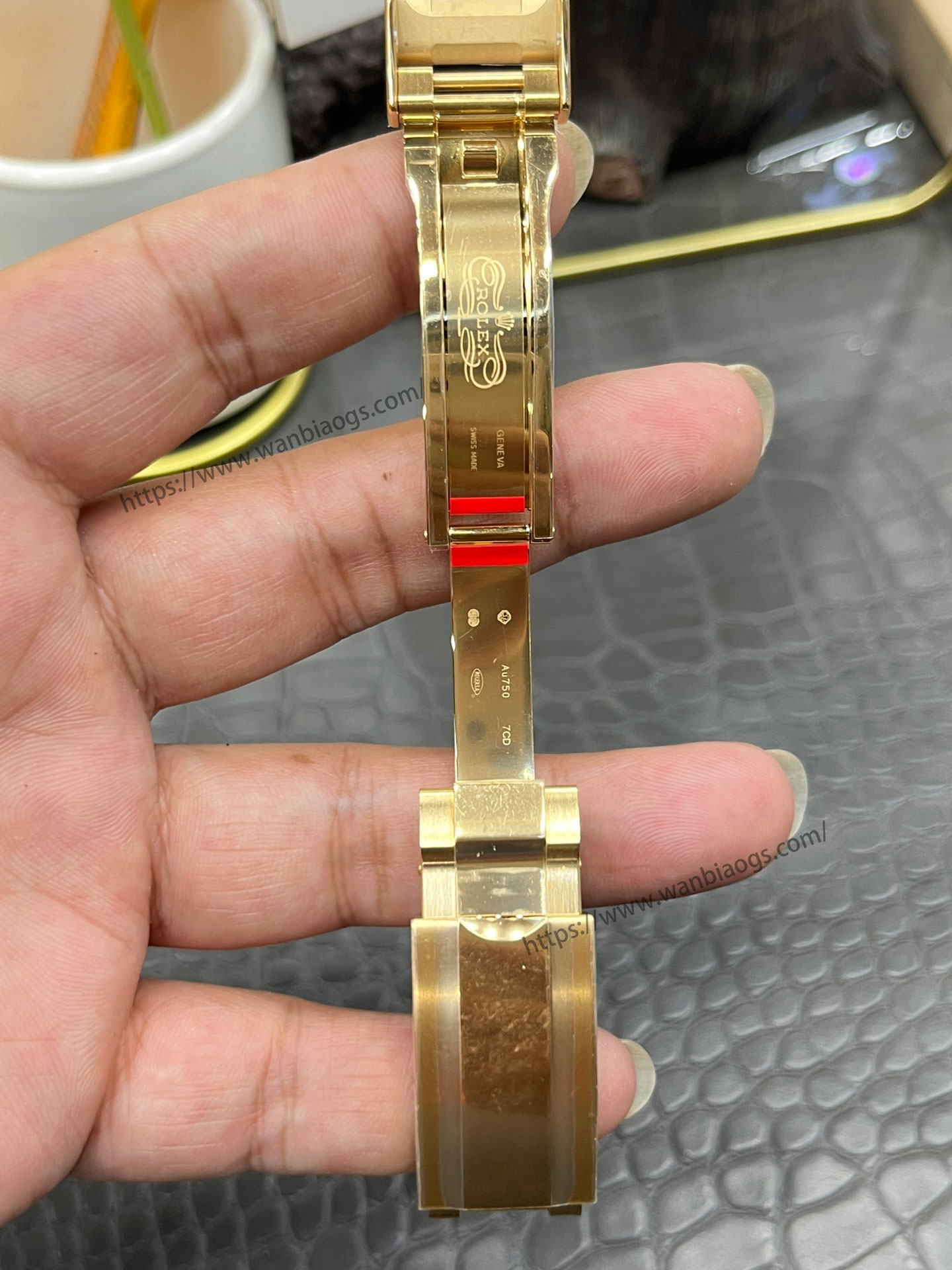 Rolex Daytona 4131 mekanizmalı yeni model: Clean ile orijinalin doğal ışık altında derinlemesine karşılaştırması — 16. fotoğraf