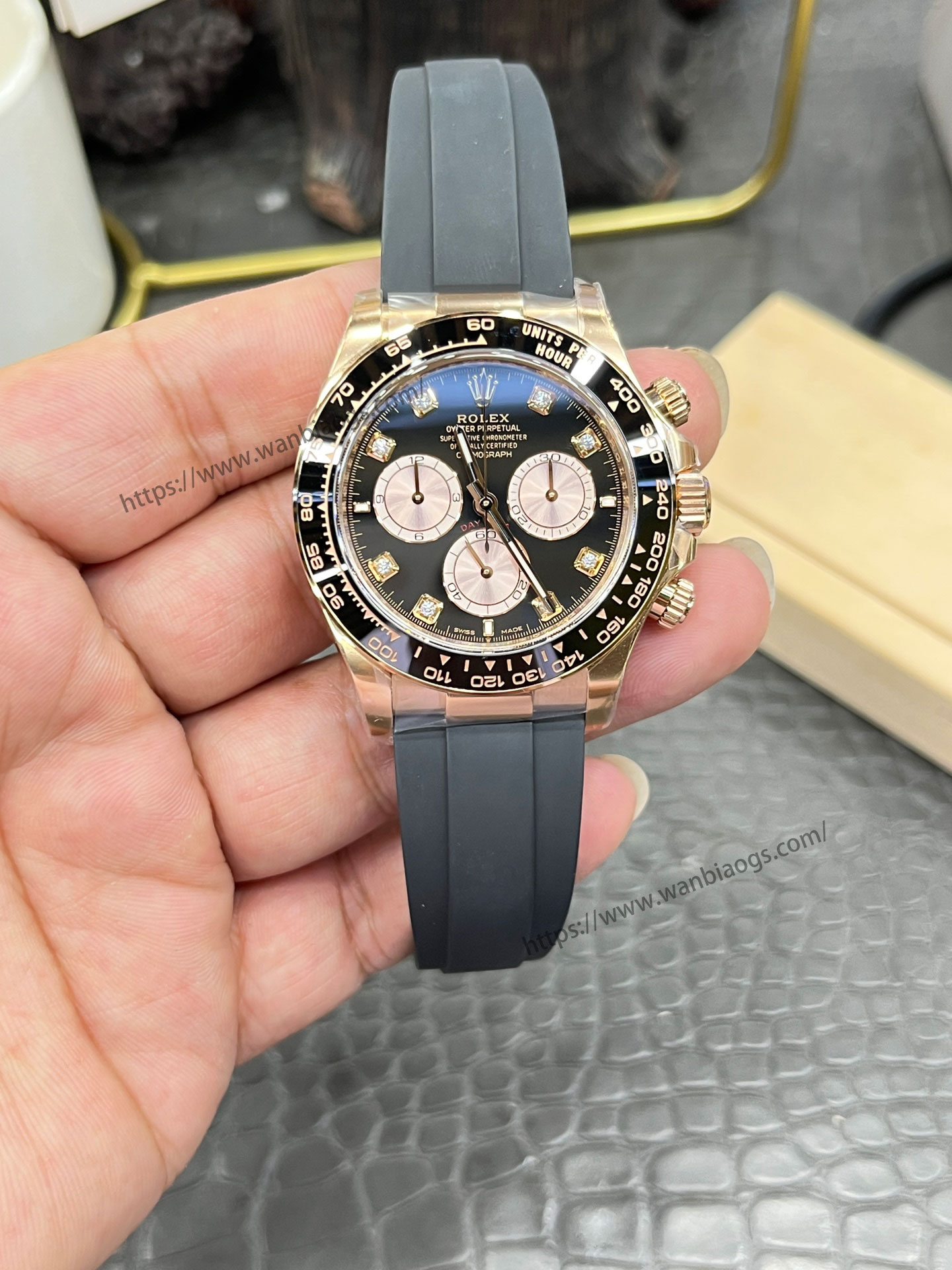 Rolex Daytona 4131 mekanizmalı yeni model: Clean ile orijinalin doğal ışık altında derinlemesine karşılaştırması — 19. fotoğraf