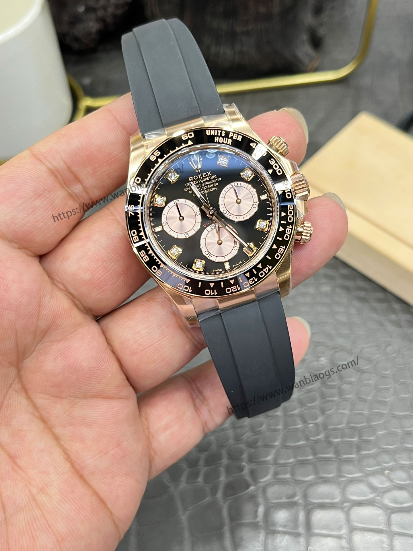 Rolex Daytona 4131 mekanizmalı yeni model: Clean ile orijinalin doğal ışık altında derinlemesine karşılaştırması — 20. fotoğraf