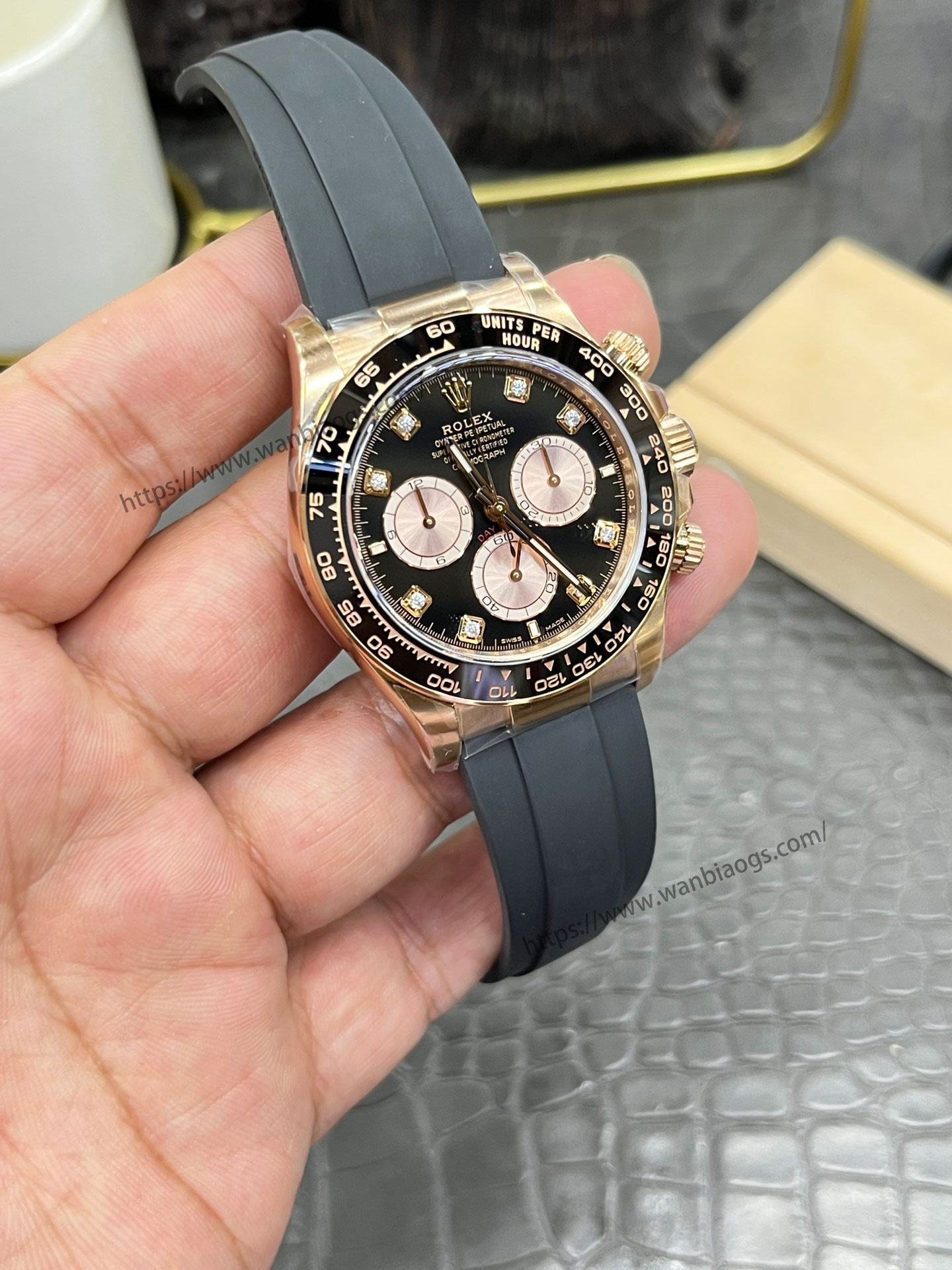 Rolex Daytona 4131 mekanizmalı yeni model: Clean ile orijinalin doğal ışık altında derinlemesine karşılaştırması — 21. fotoğraf