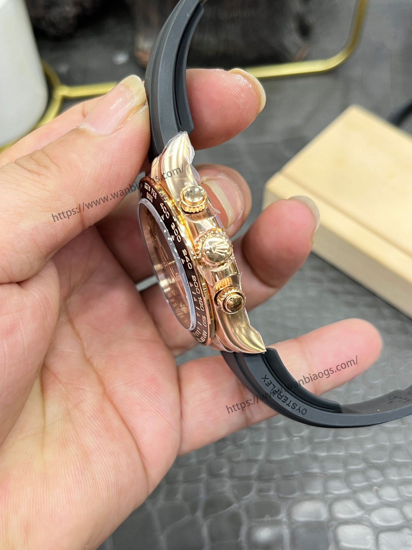 Rolex Daytona 4131 mekanizmalı yeni model: Clean ile orijinalin doğal ışık altında derinlemesine karşılaştırması — 22. fotoğraf