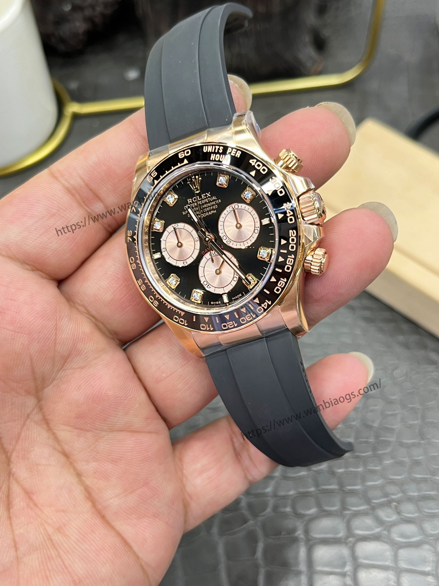 Rolex Daytona 4131 mekanizmalı yeni model: Clean ile orijinalin doğal ışık altında derinlemesine karşılaştırması — 23. fotoğraf