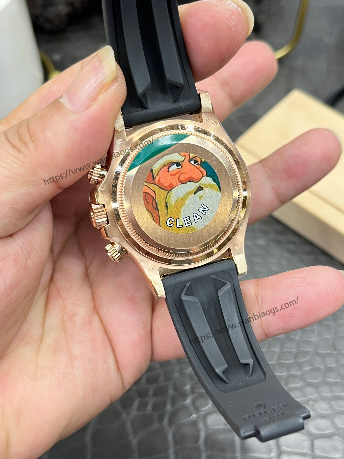 Rolex Daytona 4131 mekanizmalı yeni model: Clean ile orijinalin doğal ışık altında derinlemesine karşılaştırması — 25. fotoğraf