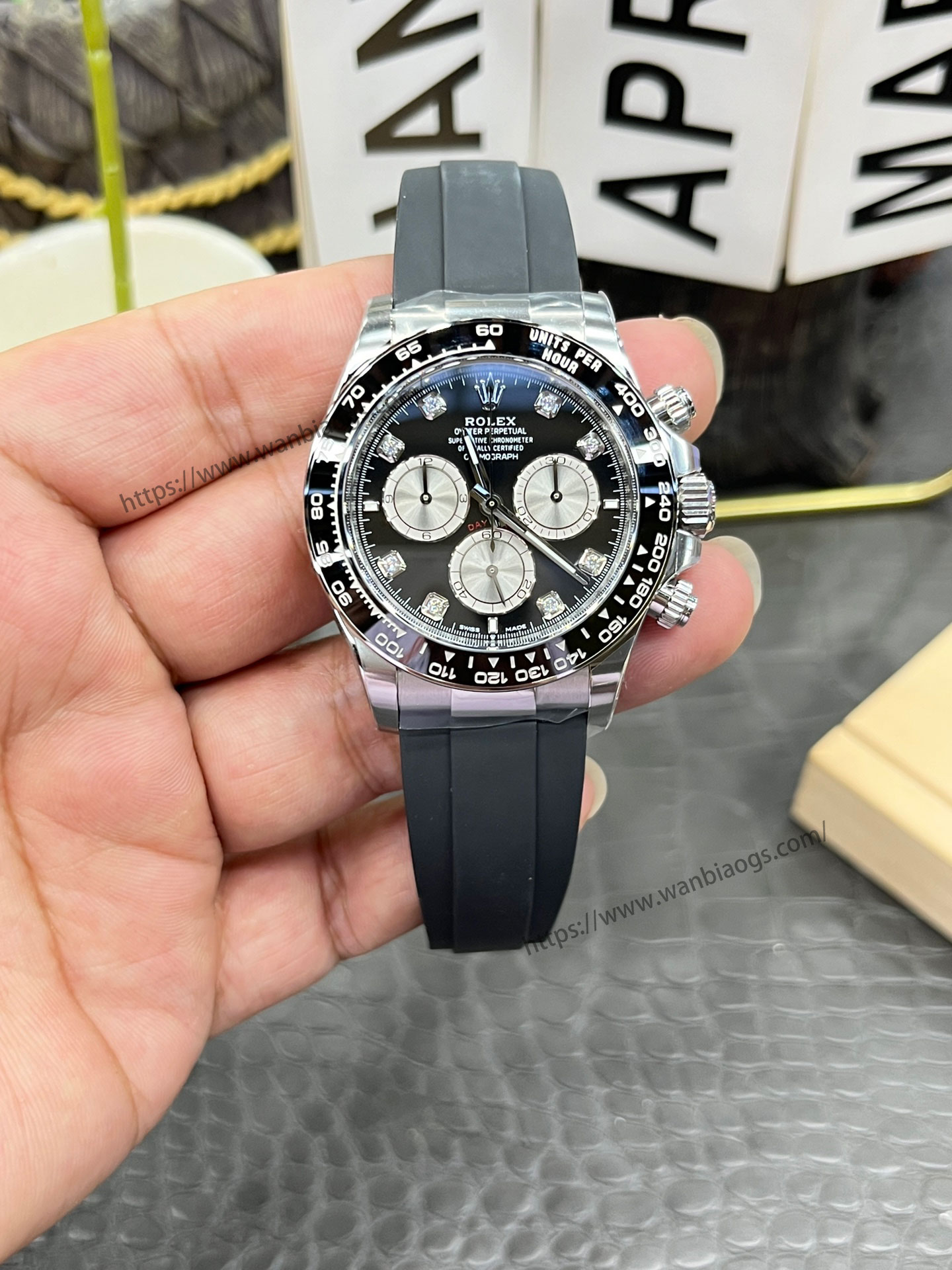 Rolex Daytona 4131 mekanizmalı yeni model: Clean ile orijinalin doğal ışık altında derinlemesine karşılaştırması — 27. fotoğraf