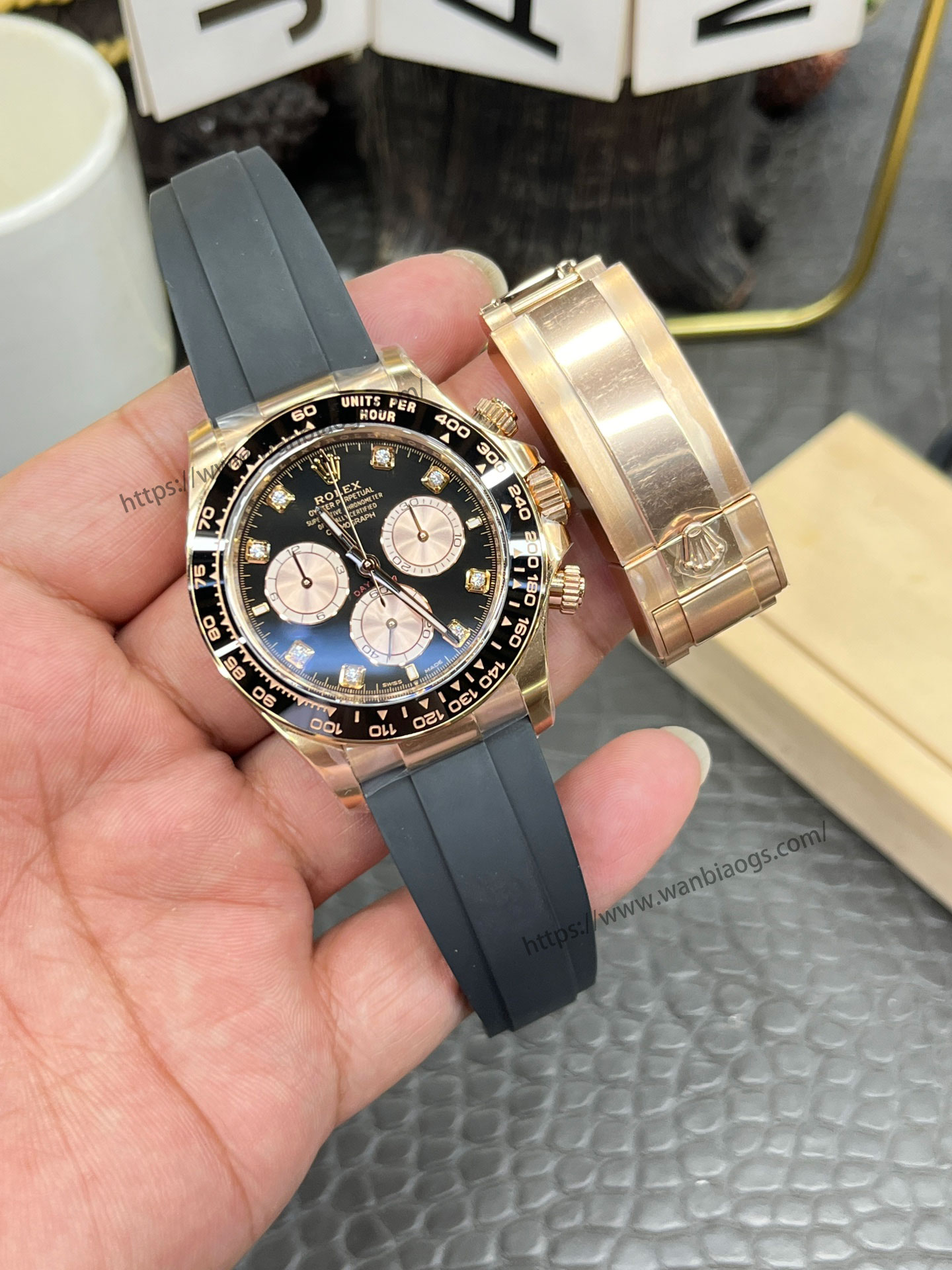 Rolex Daytona 4131 mekanizmalı yeni model: Clean ile orijinalin doğal ışık altında derinlemesine karşılaştırması — 28. fotoğraf