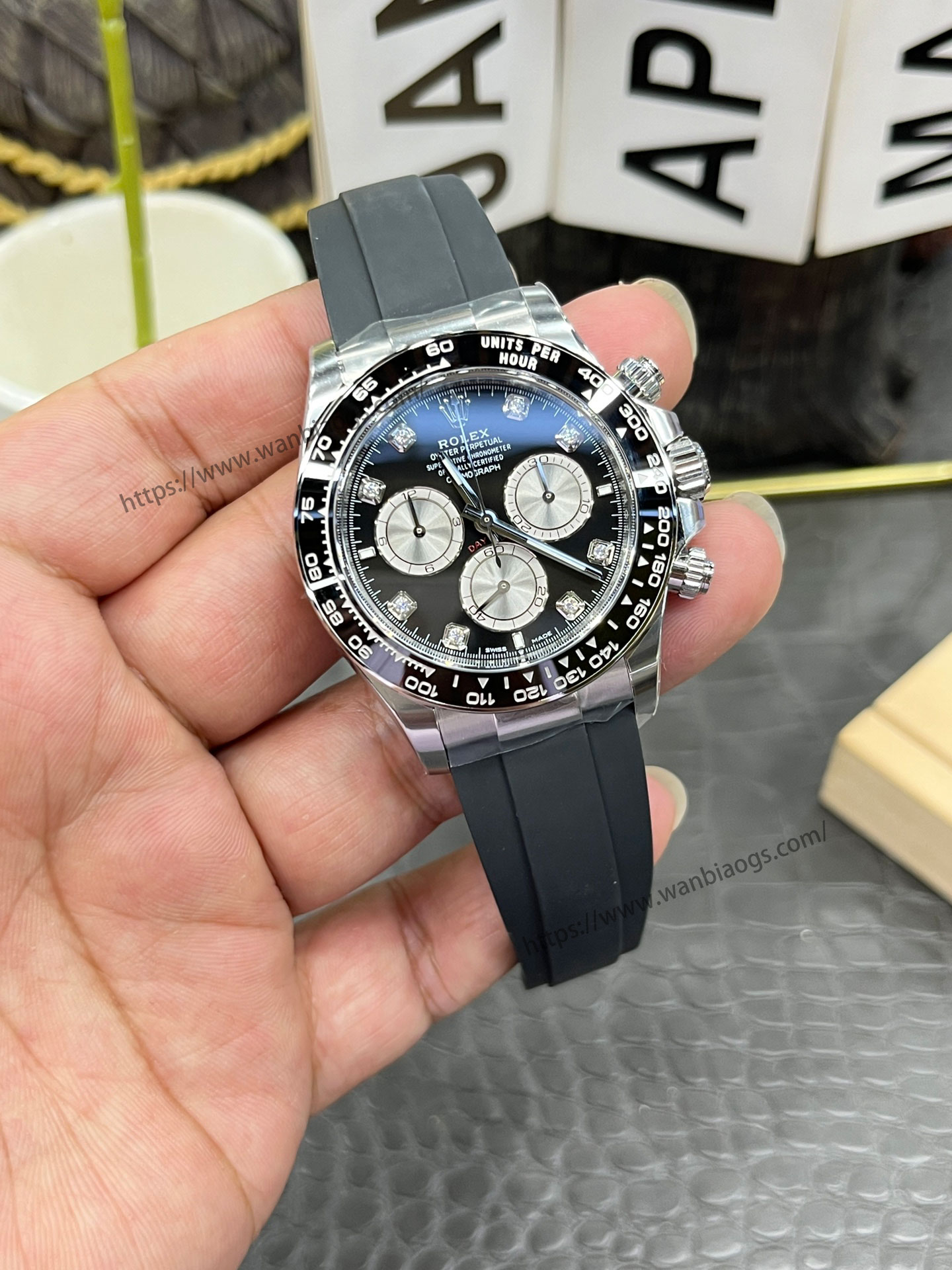 Rolex Daytona 4131 mekanizmalı yeni model: Clean ile orijinalin doğal ışık altında derinlemesine karşılaştırması — 29. fotoğraf