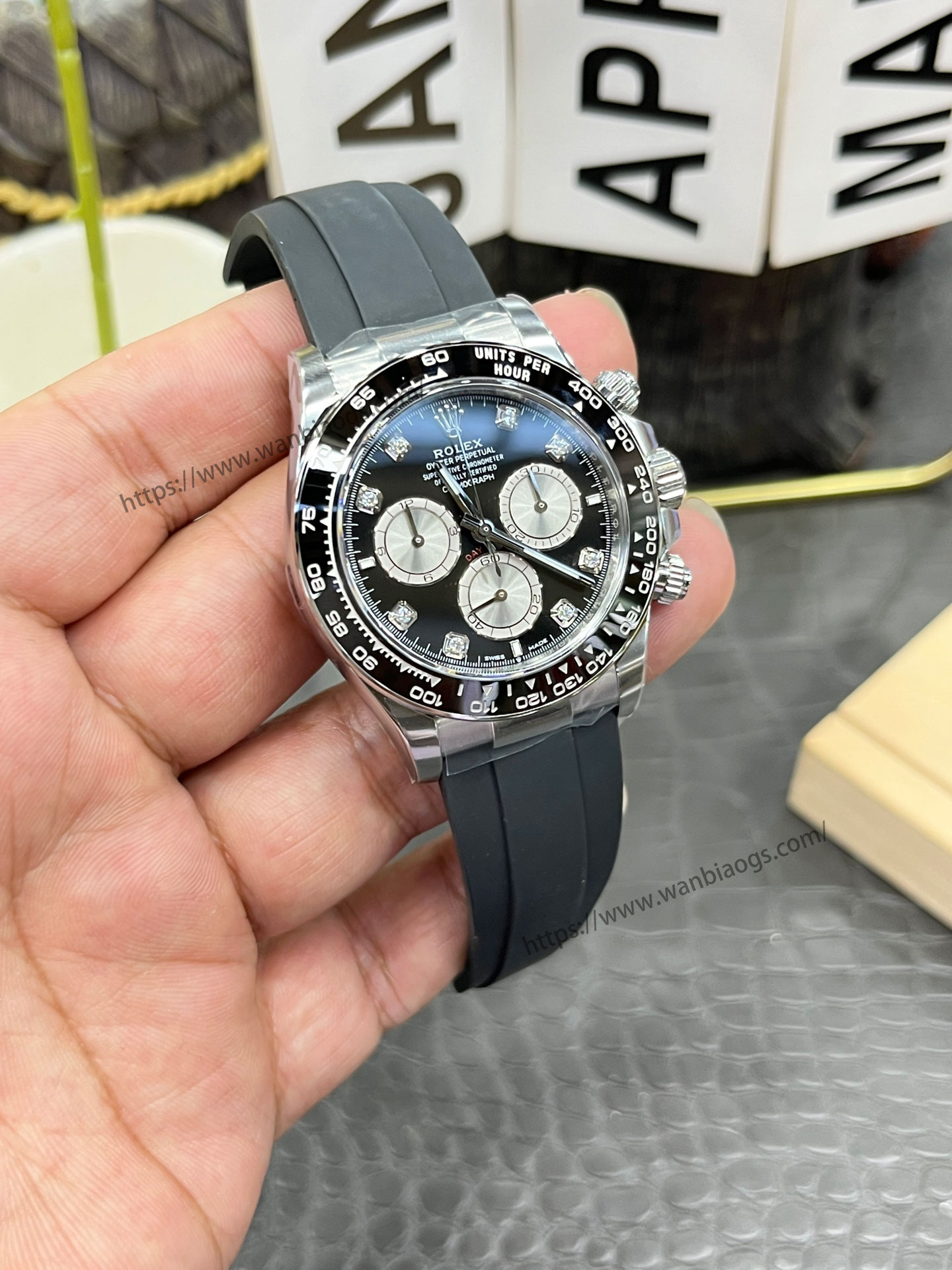 Rolex Daytona 4131 mekanizmalı yeni model: Clean ile orijinalin doğal ışık altında derinlemesine karşılaştırması — 30. fotoğraf