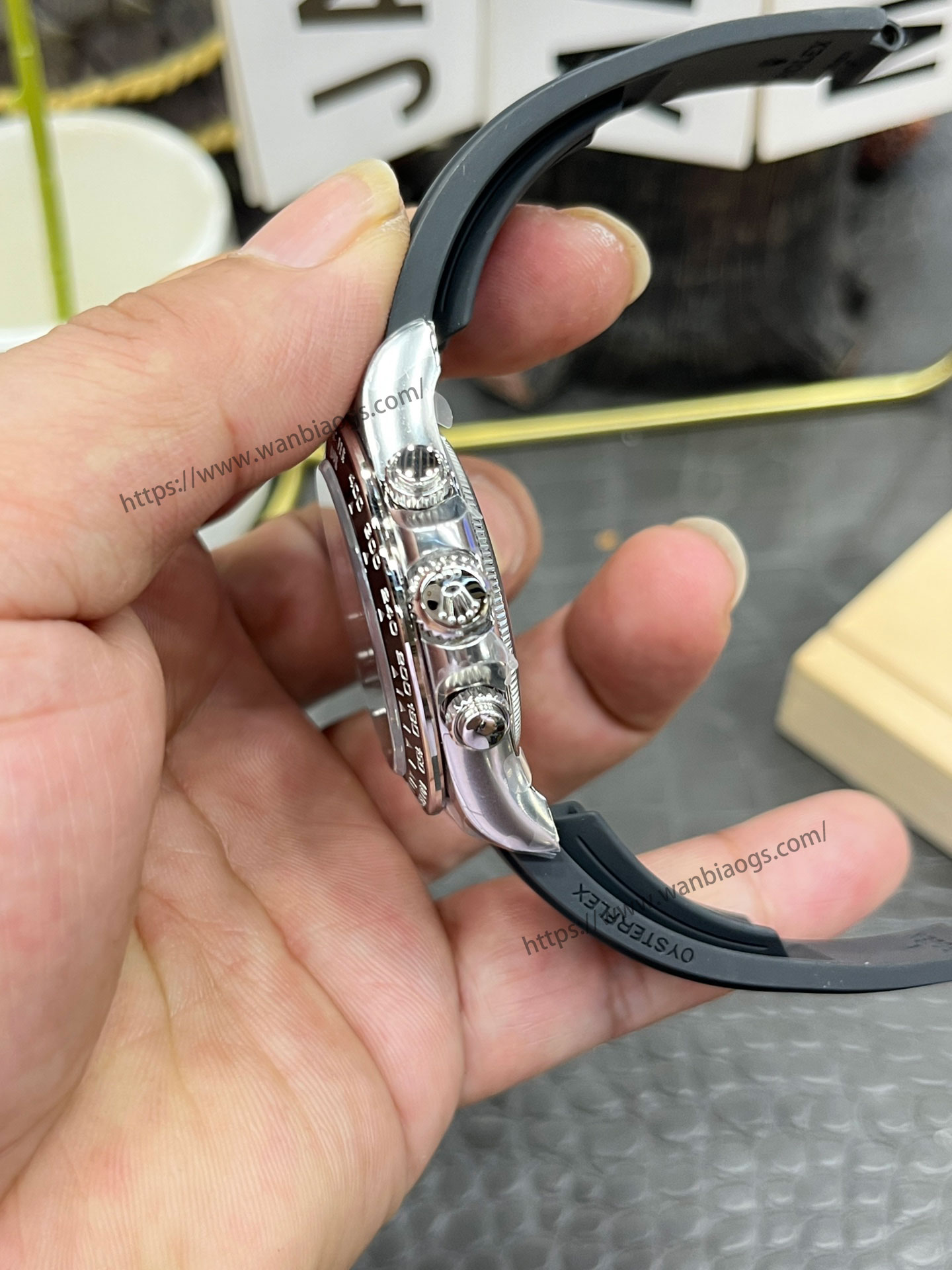 Rolex Daytona 4131 mekanizmalı yeni model: Clean ile orijinalin doğal ışık altında derinlemesine karşılaştırması — 33. fotoğraf