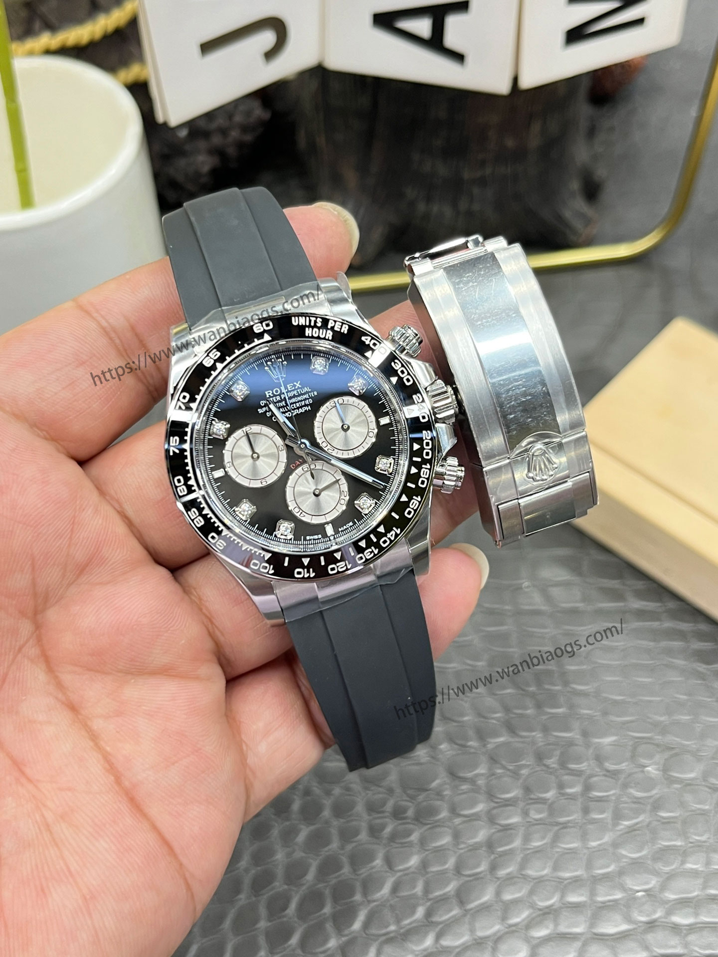 Rolex Daytona 4131 mekanizmalı yeni model: Clean ile orijinalin doğal ışık altında derinlemesine karşılaştırması — 36. fotoğraf