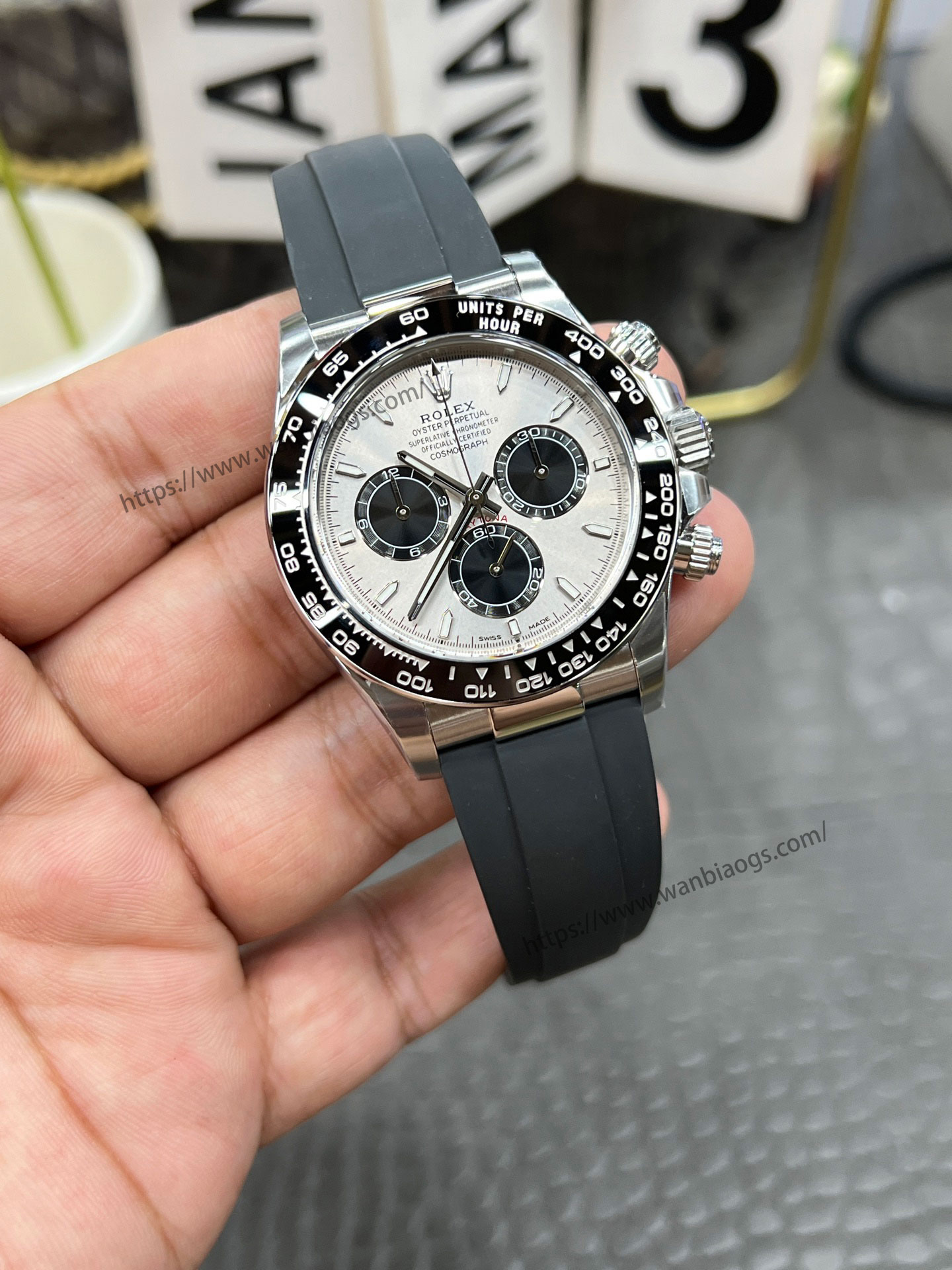 Rolex Daytona 4131 mekanizmalı yeni model: Clean ile orijinalin doğal ışık altında derinlemesine karşılaştırması — 38. fotoğraf