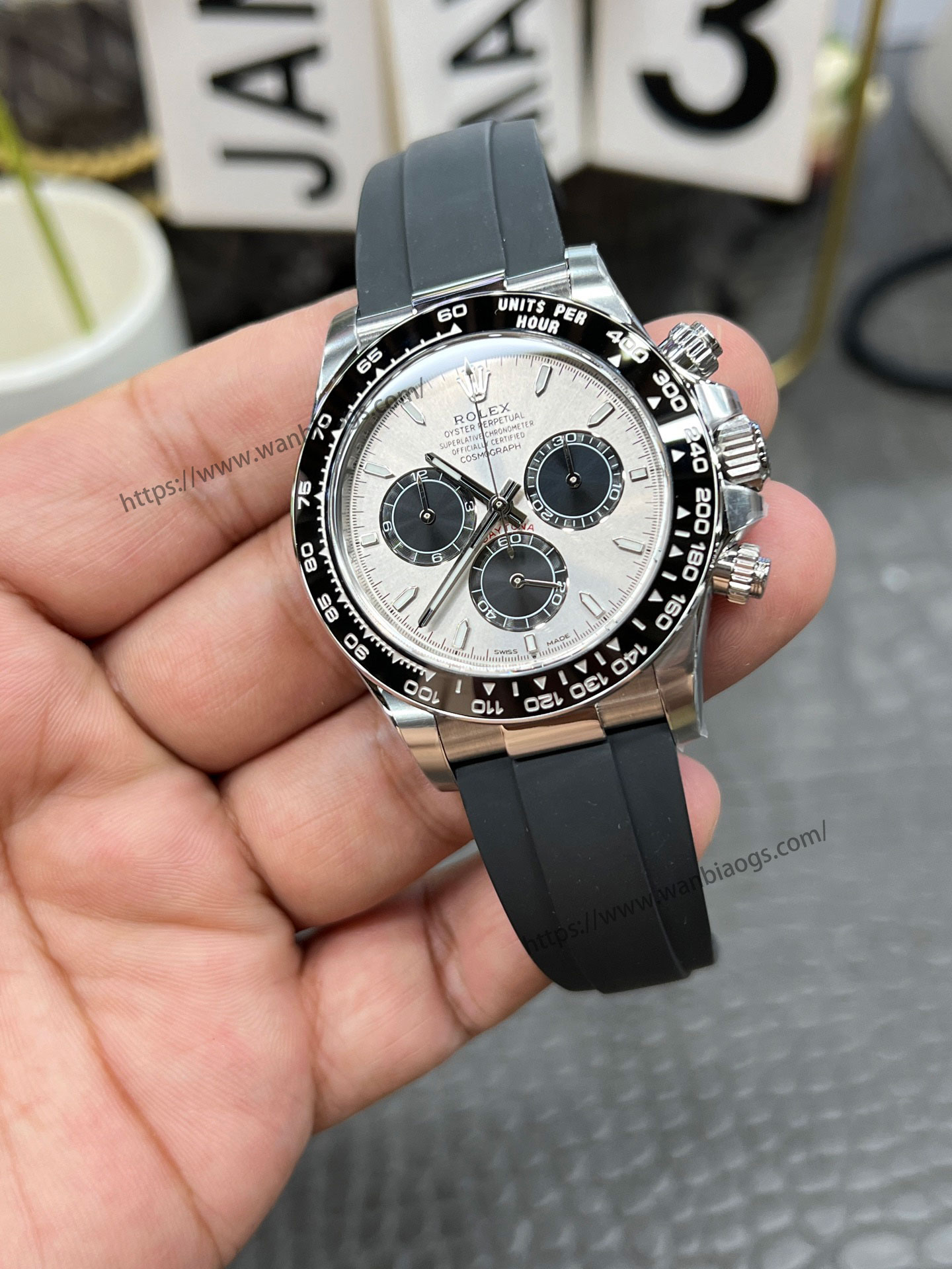 Rolex Daytona 4131 mekanizmalı yeni model: Clean ile orijinalin doğal ışık altında derinlemesine karşılaştırması — 41. fotoğraf