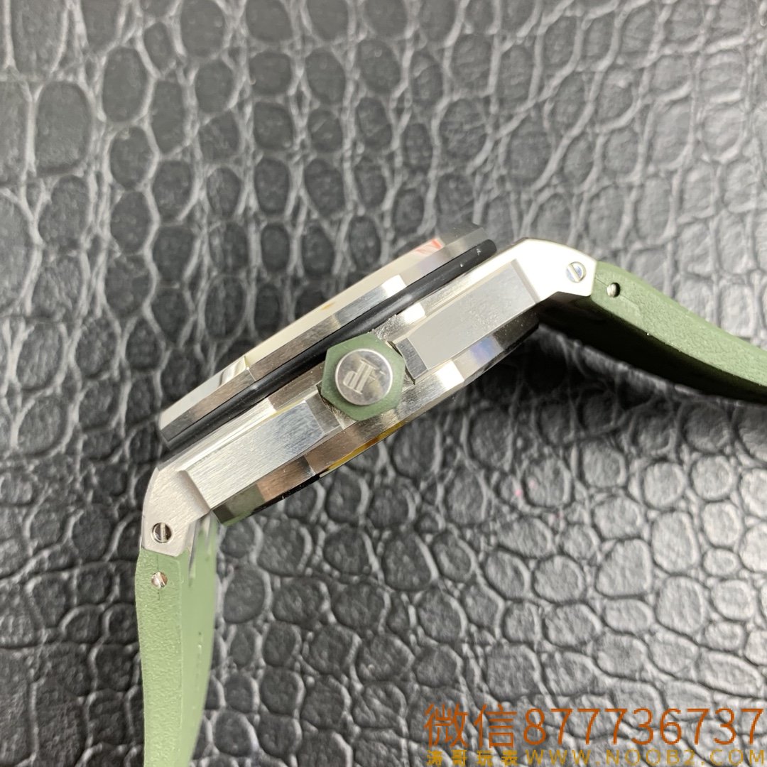 Royal Oak Offshore JF15710 Askeri Yeşil Replika Saat Gerçek Çekim İncelemesi — 6. fotoğraf