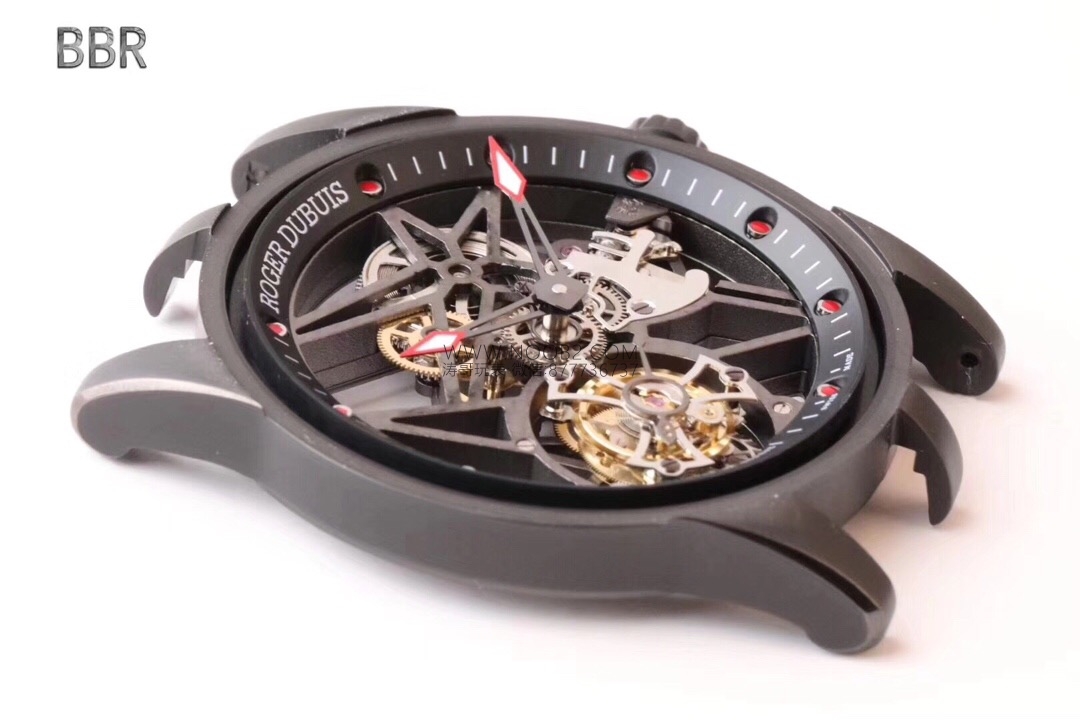 “Süper sporcuların” standardı: BBR Factory Roger Dubuis Excalibur serisi tourbillon 505SQ mekanizmalı iskelet mekanik replika saat incelemesi — 3. fotoğraf