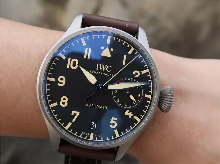 Titanyum Kasalı ZF Factory IWC Pilot Serisi IW501004 Titanyum Big Pilot Gerçek-Replika Karşılaştırma İncelemesi — 2. fotoğraf